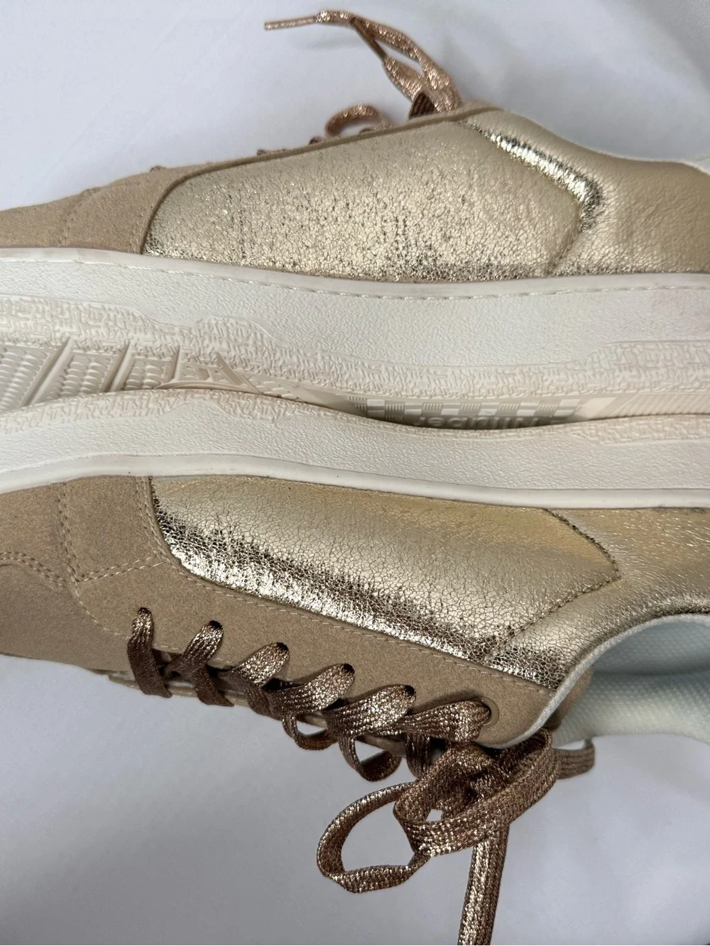 Niluber Gold Star Sneakers - Size 10 (No Tags)